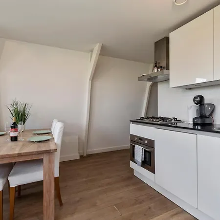 Central Top Floor With Private Balcony - Apt 3 Apartment
