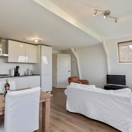 Central Top Floor With Private Balcony - Apt 3 Apartment *