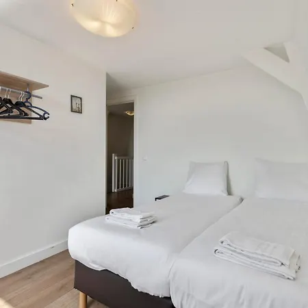 Central Top Floor With Private Balcony - Apt 3 Apartment