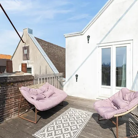 Central Top Floor With Private Balcony - Apt 3