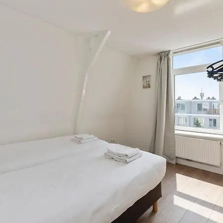 Apartment Central Top Floor With Private Balcony - Apt 3
